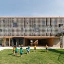 Hanazono Kindergarten and Nursery / HIBINOSEKKEI + Youji no Shiro Hanazono Kindergarten and Nursery / HIBINOSEKKEI + Youji no Shiro © Studio Bauhaus