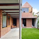 Christian Street House / James Russell Architect Christian Street House / James Russell Architect © Toby Scott