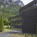 School in Saint-Maurice / Graeme Mann & Patricia Capua Mann © Yves André