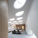 The Investcorp Building / Zaha Hadid Architects The Investcorp Building / Zaha Hadid Architects © Luke Hayes