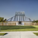 Chinmaya Mission Austin / Miró Rivera Architects Chinmaya Mission Austin / Miró Rivera Architects © Paul Finkel | Piston Design