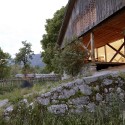 Alpine Barn Apartment / OFIS Architects Alpine Barn Apartment / OFIS Architects © Tomaz Gregoric