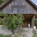 Alpine Barn Apartment / OFIS Architects Alpine Barn Apartment / OFIS Architects © Tomaz Gregoric