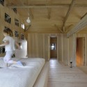 Alpine Barn Apartment / OFIS Architects Alpine Barn Apartment / OFIS Architects © Tomaz Gregoric