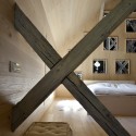 Alpine Barn Apartment / OFIS Architects Alpine Barn Apartment / OFIS Architects © Tomaz Gregoric